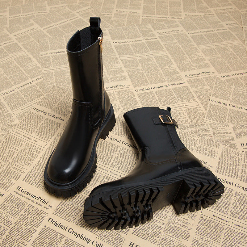 STIEFELETTEN MIT GÜRTELSCHNALLE